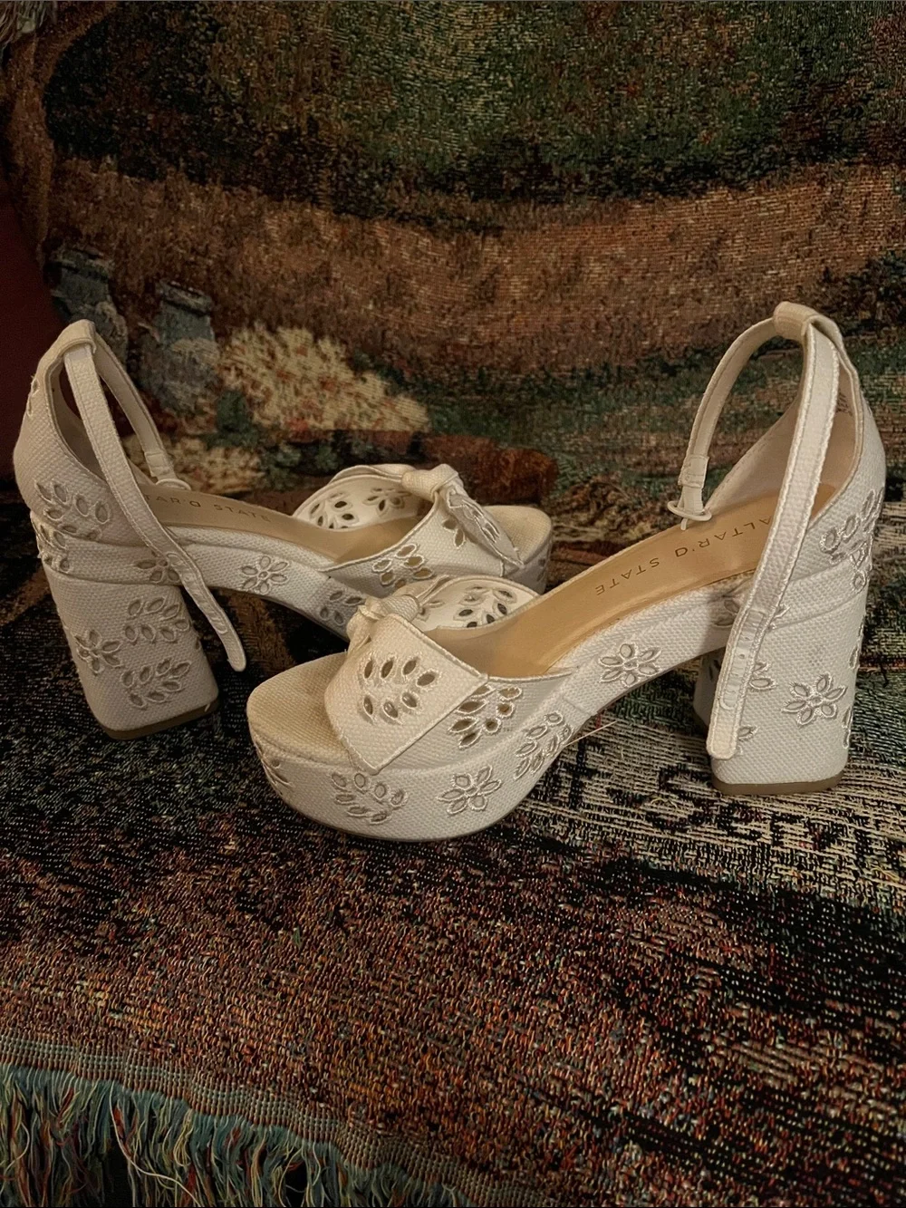 Altard State ivory platform